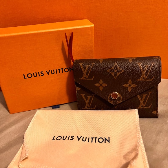Louis Vuitton DIANE crossbody and VICTORINE wallet - Picture 4 of 5